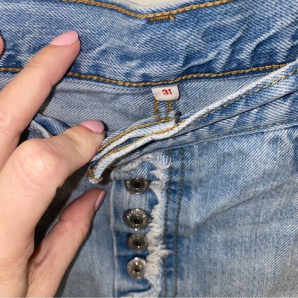 LEVI'S 501 Roll Hem Short in Country Road Denim Jean Cutoff Shorts Size 31 8-10 - Picture 3 of 6